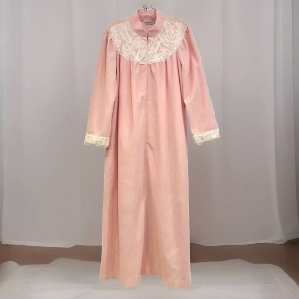 Vintage Vanity Fair Pink Velour Robe Housecoat Women Medium Lace Trim Grannycore